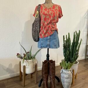 Red & Tan Real Tree Camo print short sleeve shirt with‎ a relaxed fit